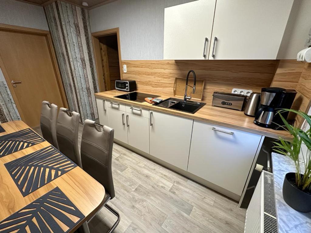 Christels Ferienwohnung 2 In Thale Mit Ueberdachter Terrasse, Kueche Mit Tv & Geschirrspueler Esterno foto